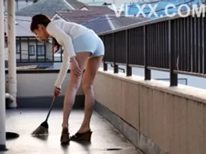 Rủ chị đồng nghiệp nứng lồn về nhà làm vài nháy