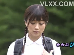 APKH-183 [Quay phim riêng tư bị cấm trong khách sạn tình yêu mặc đồng phục] Một nữ sinh tóc ngắn lặng lẽ với khuôn mặt nhỏ hét lên như điên khi cô ấy lên đỉnh với giáo viên của mình trong một video góc nhìn cận cảnh thô sơ Moeha Suzu