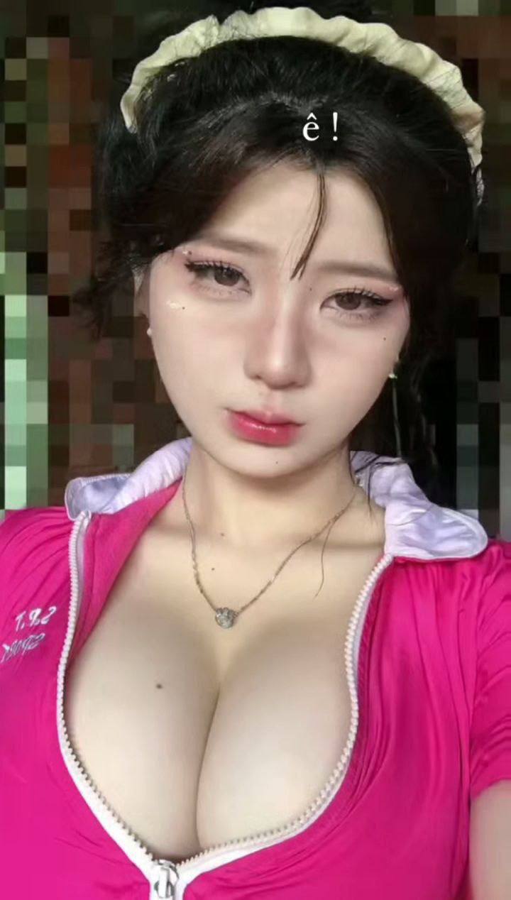 Vì mẹ chồng tôi chặt và thoải mái hơn vợ tôi nên hóa ra bà ấy nhét nó vào hậu môn của tôi