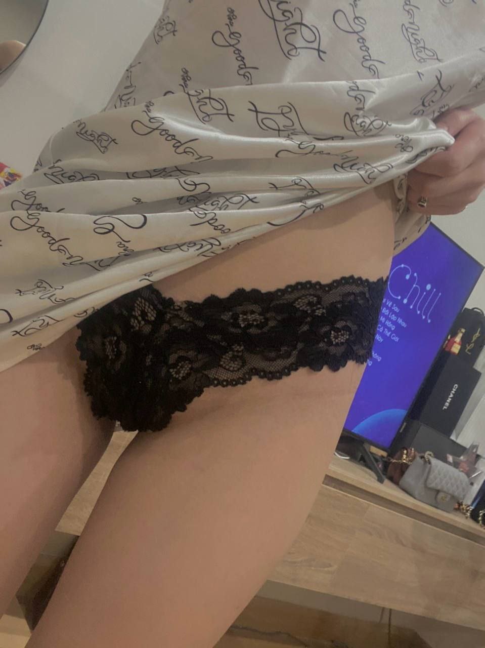 Bạn gái của con trai đấm bóp thế này thì bố Gã chồng nào chịu nổi