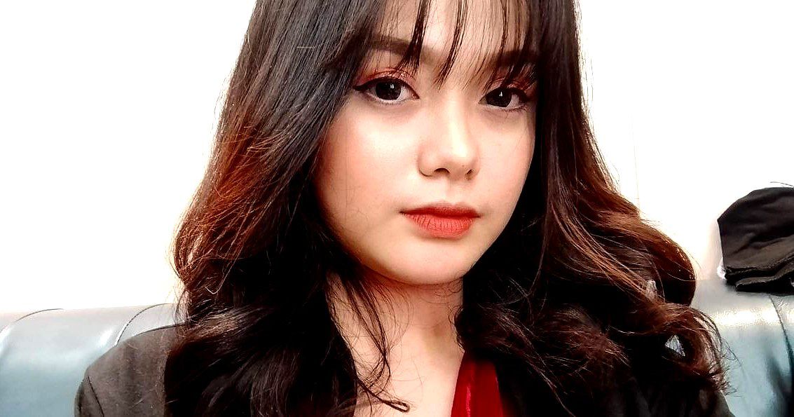 Nhân viên phục vụ nhân dân ve vãn cô gái trẻ tóc dài, góc nhìn siêu cận cảnh liếm cặc, dang rộng chân và cọ xát âm hộ, quá lo lắng để cương cứng, quan hệ không thành công